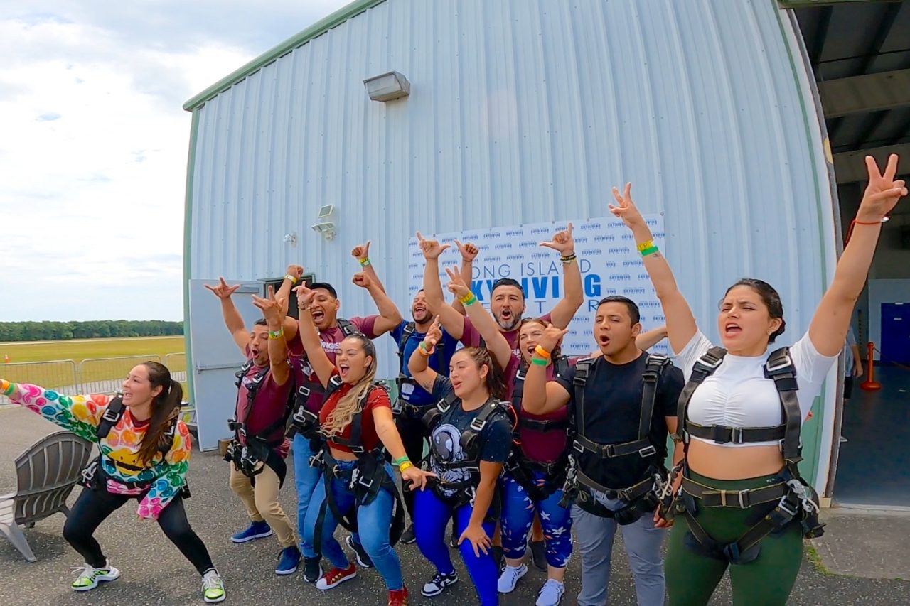 Tandem skydiving in group