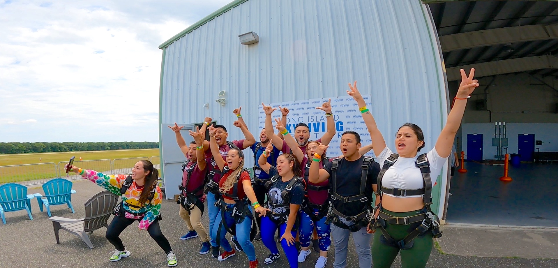 Tandem skydiving in group