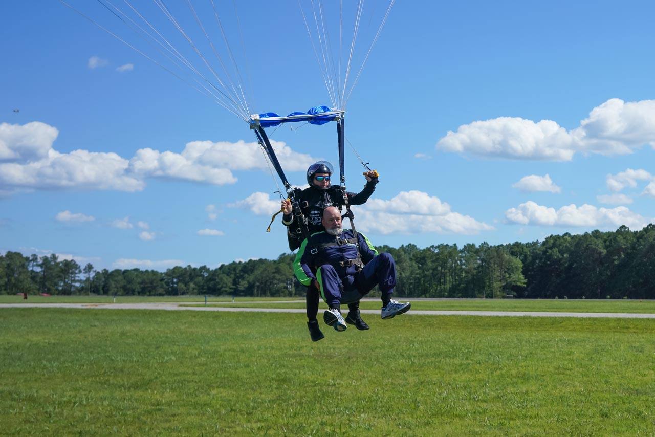 skydiving landing