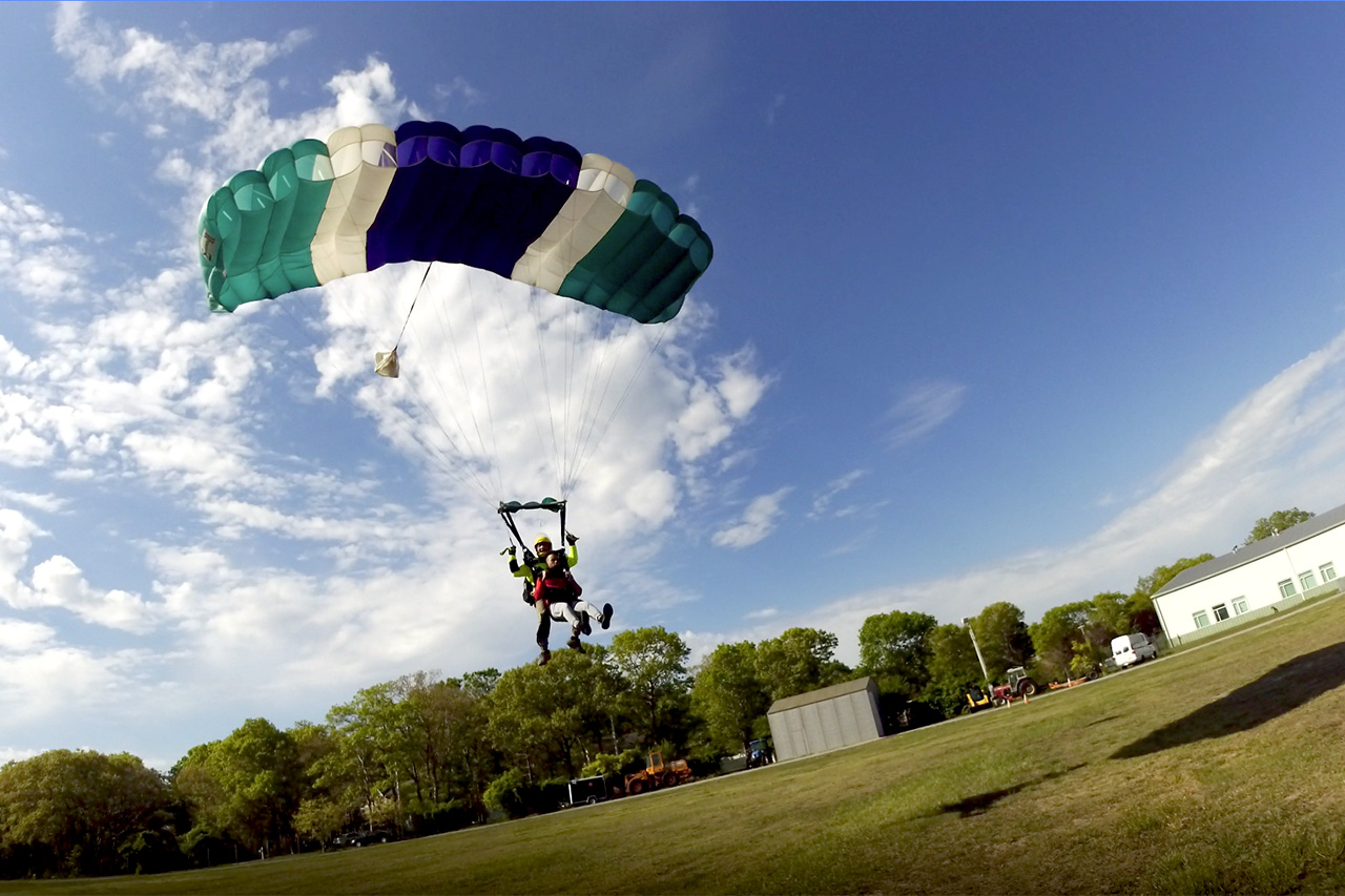 Skydiving landing